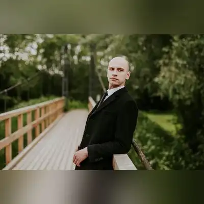 董骏